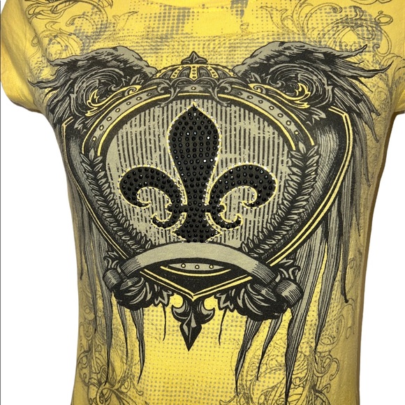 FLEUR- DE-LIS YELLOW EMBELLISHED TEE by LOVE to LOVE. SIZE MEDIUM - Picture 8 of 14
